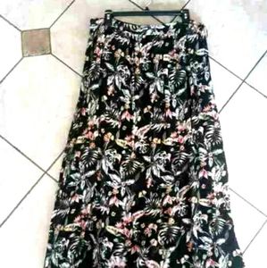 NEW STYLE AND CO WOMEN'S SKIRT SIZE LARGE